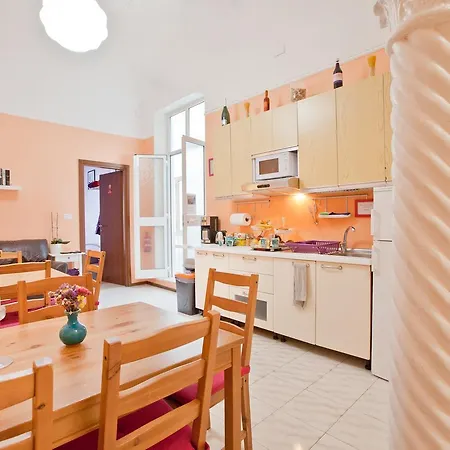 Hostel Hostella Female Only *